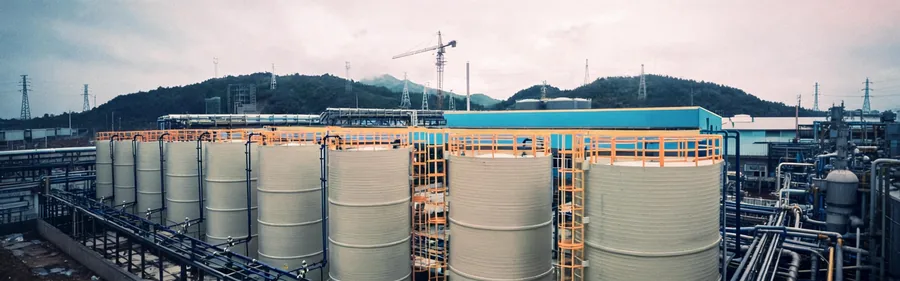Industrial cage ladder on storage tanks, welded in the Dengtai factory