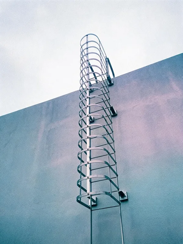 Cat Ladder Safety on Sloped Roofs